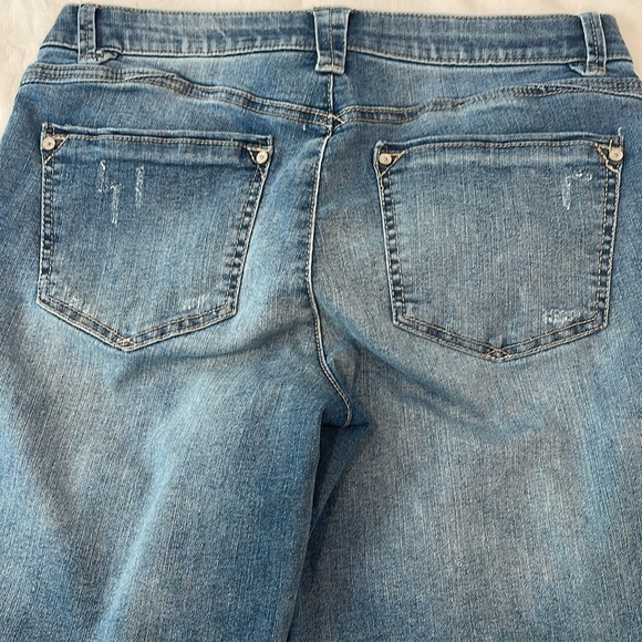 Wit & Wisdom | “Ab Solution” distressed denim Bermuda jean shorts Sz 8 - Picture 9 of 9